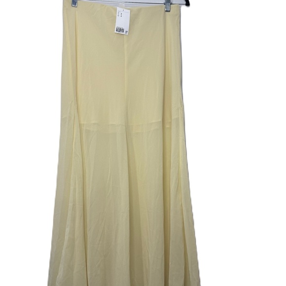 H&M Dresses & Skirts - H & M NWT Elegant Cream Maxi Skirt